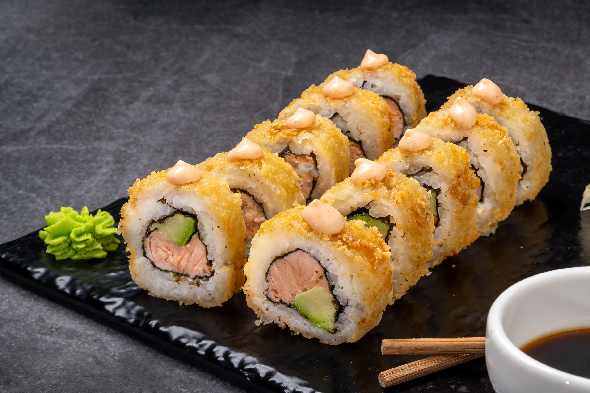 Çıtır Somon Roll — Vibe Sushi İzmir Buca sushi fotoğraf çekimi, açılı çekim (1) | Mert Akdurak