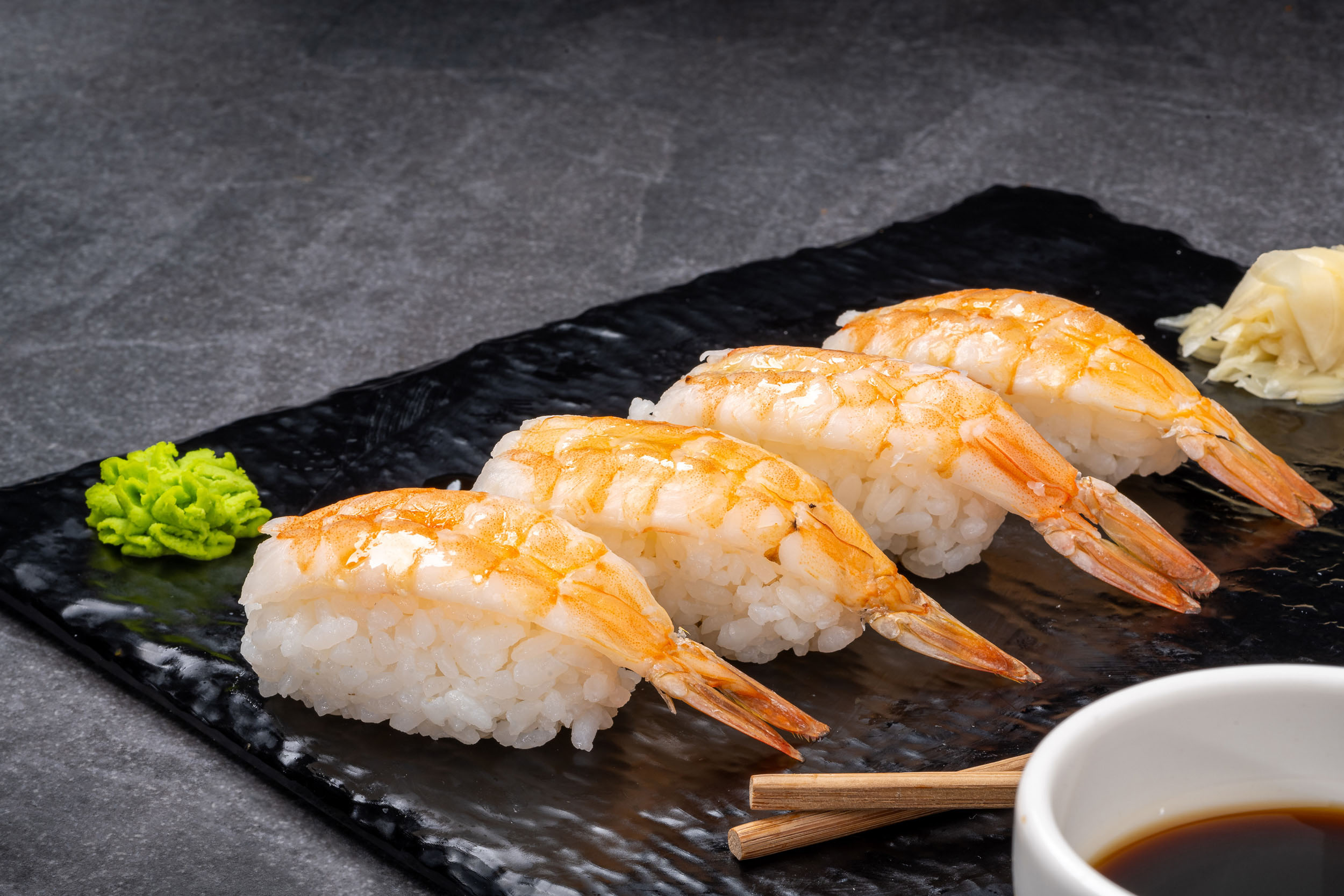 Karides nigiri — Vibe Sushi İzmir Buca sushi fotoğraf çekimi, açılı çekim | Mert Akdurak