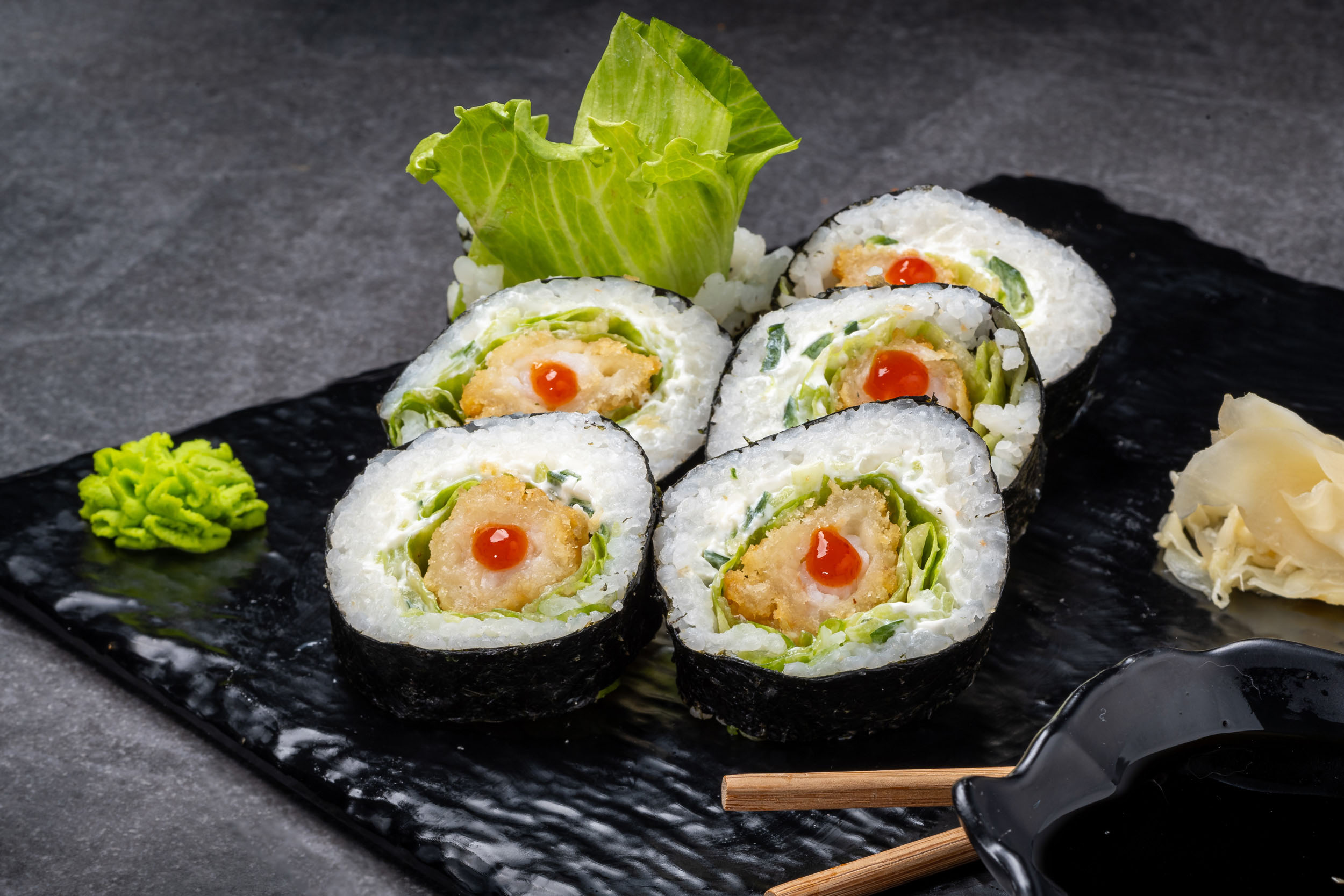 Karides Tempura Roll — Vibe Sushi İzmir Buca sushi fotoğraf çekimi, açılı çekim | Mert Akdurak