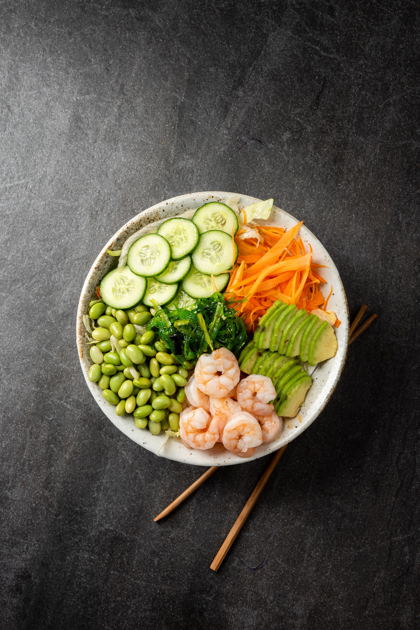 Karidesli Poke Bowl — Vibe Sushi İzmir Buca sushi fotoğraf çekimi, tepeden çekim | Mert Akdurak