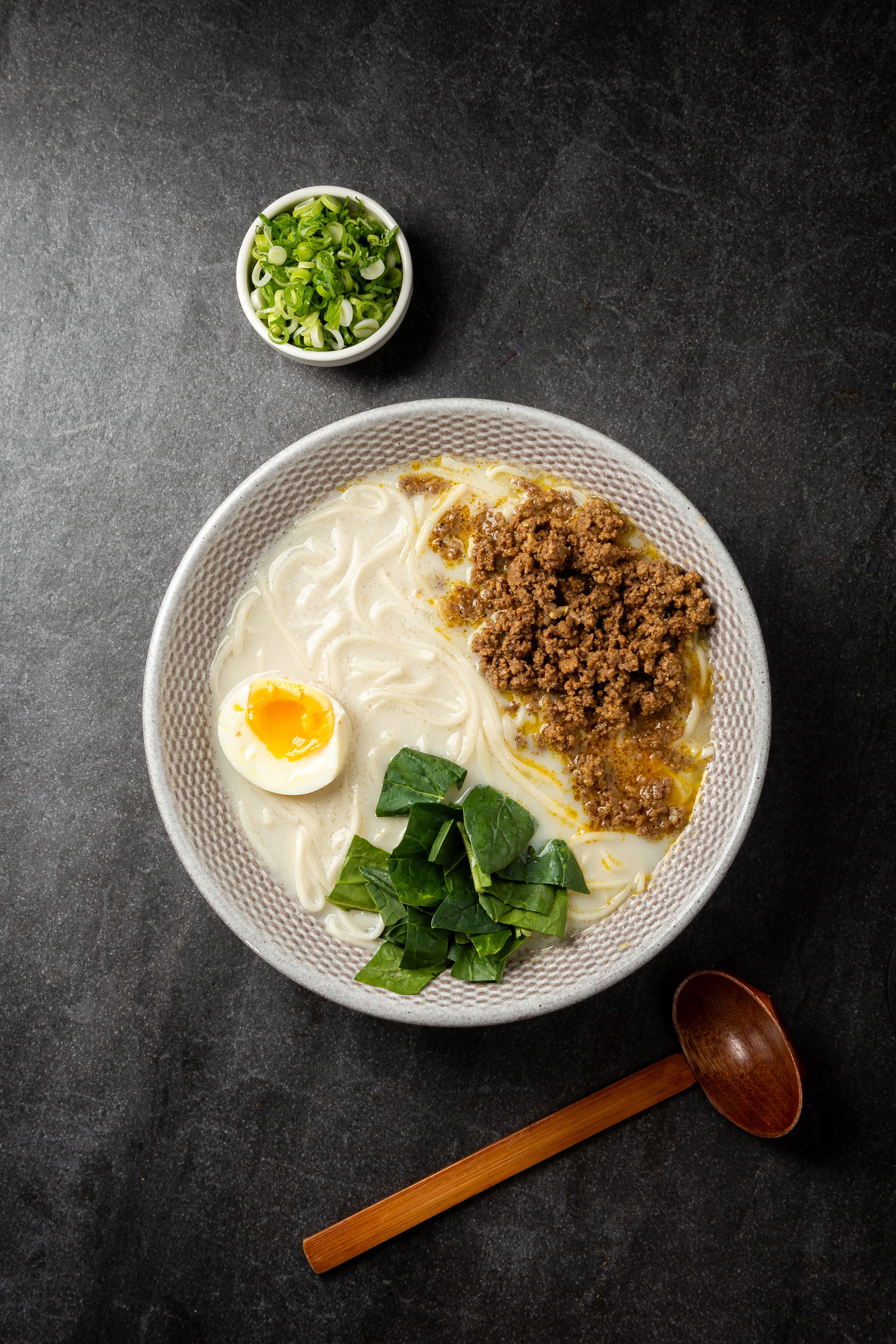 Kıymalı Ramen — Vibe Sushi İzmir Buca sushi fotoğraf çekimi, tepeden çekim | Mert Akdurak