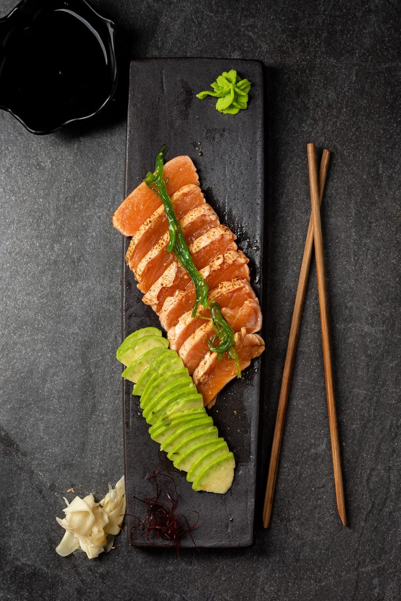 Somon Tataki — Vibe Sushi İzmir Buca sushi fotoğraf çekimi, tepeden çekim | Mert Akdurak