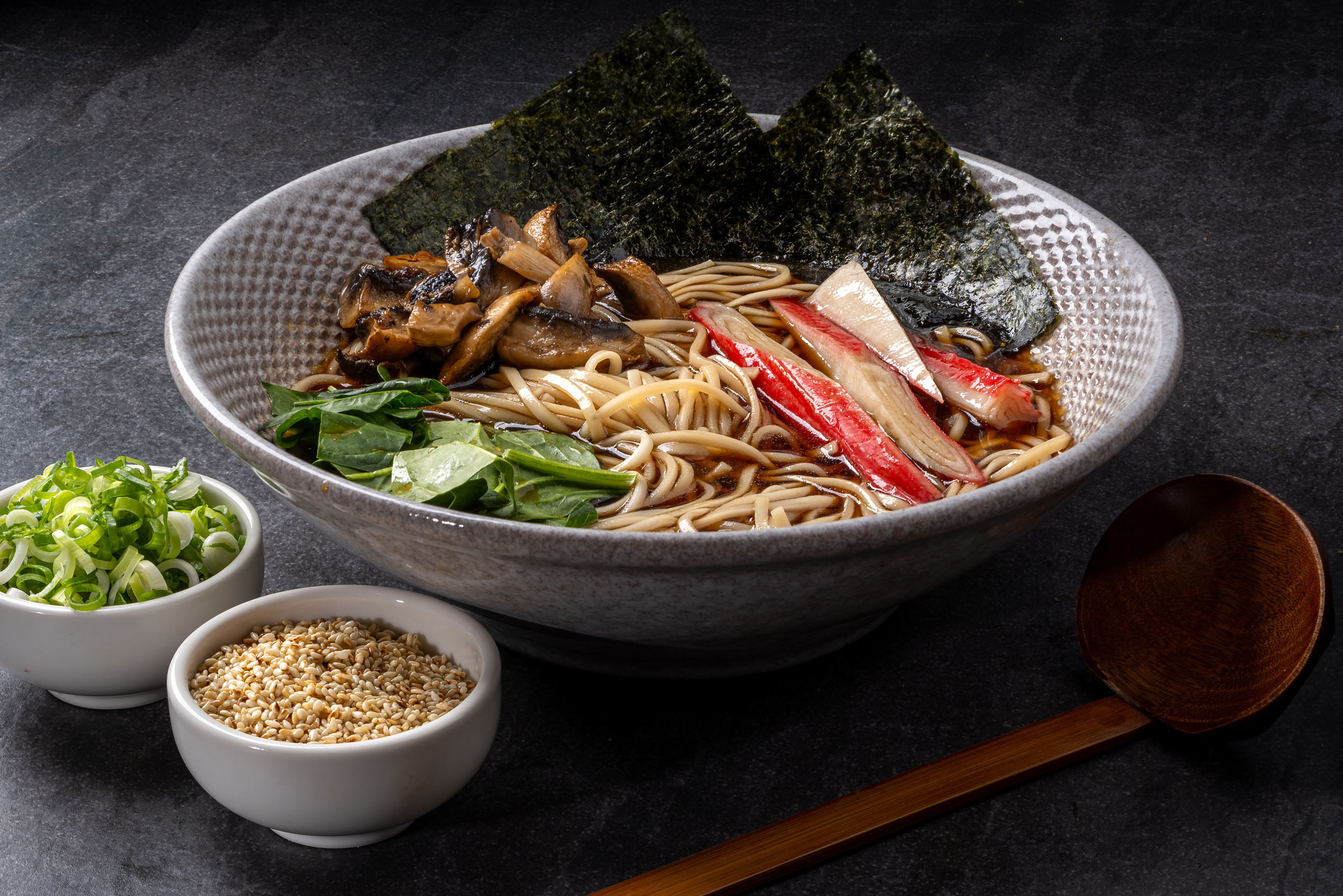 Surimi ve Mantarli Ramen — Vibe Sushi İzmir Buca sushi fotoğraf çekimi, açılı çekim | Mert Akdurak